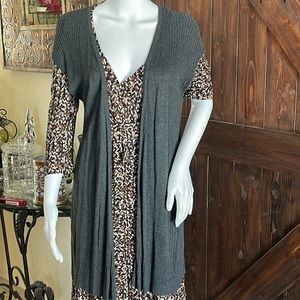 🛍5 for $20 🛍️Vest gray by Joan VASS New York size medium 100% viscose